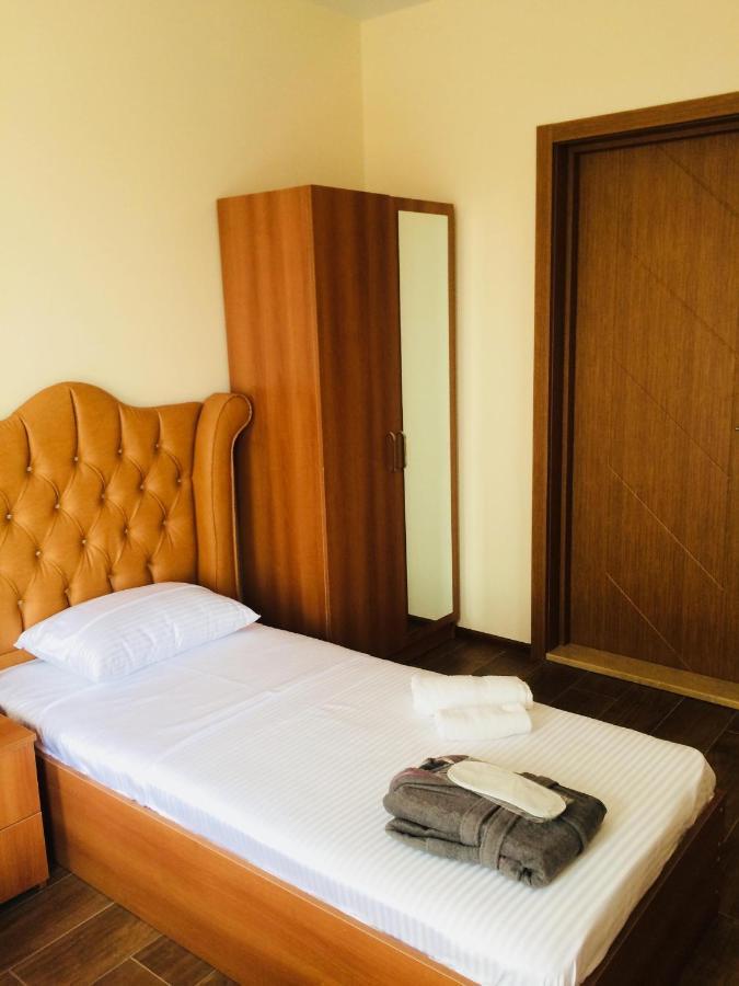 Hotel Maria Batoemi Buitenkant foto