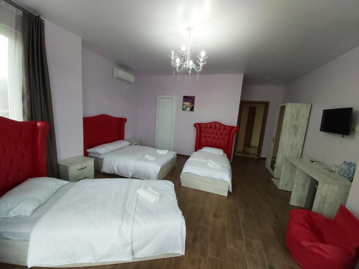 Hotel Maria Batoemi Buitenkant foto