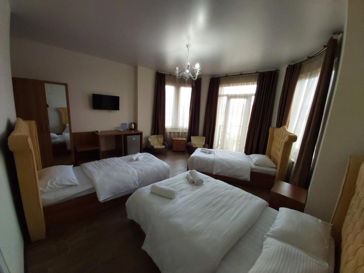 Hotel Maria Batoemi Buitenkant foto