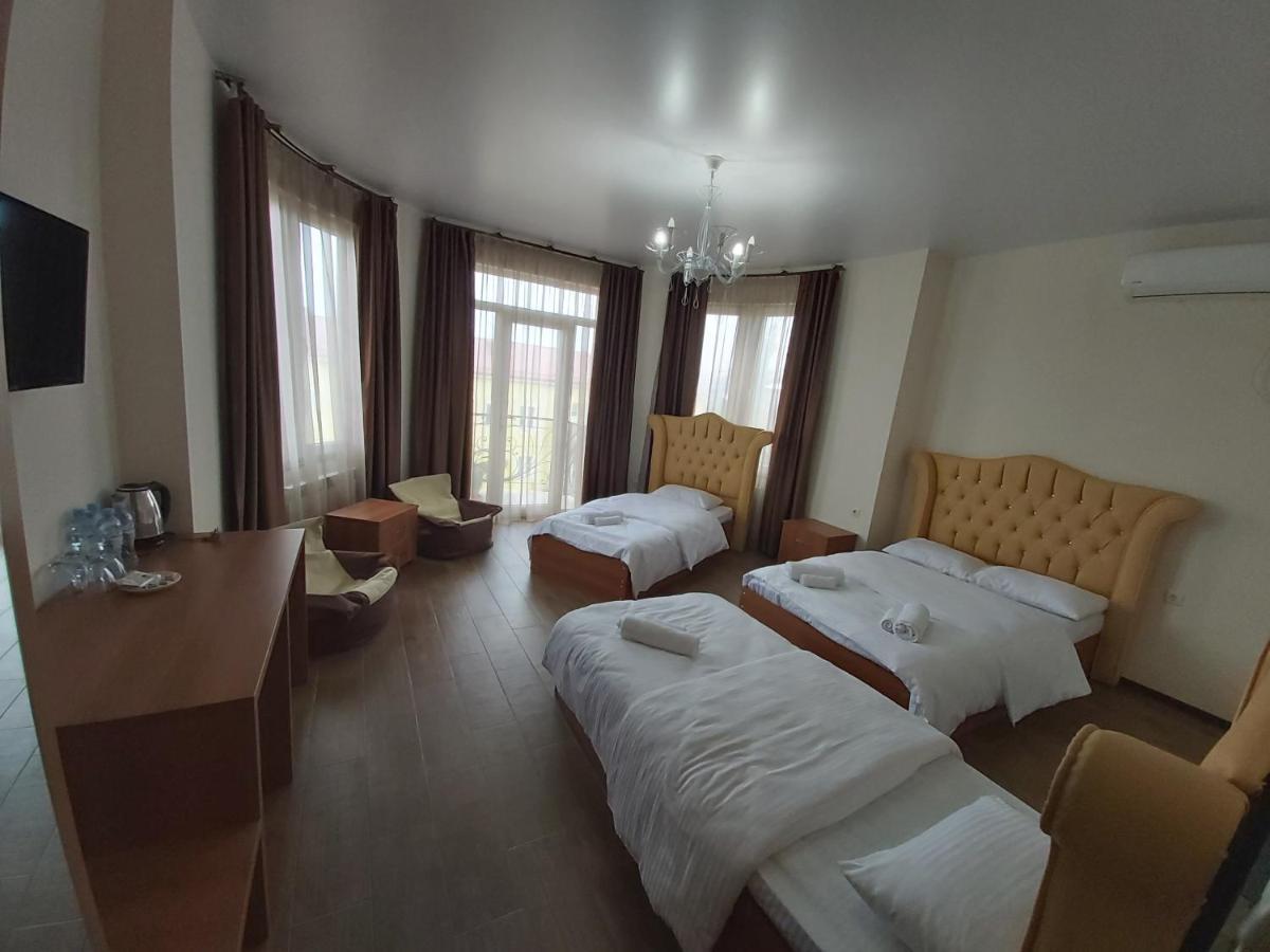 Hotel Maria Batoemi Buitenkant foto