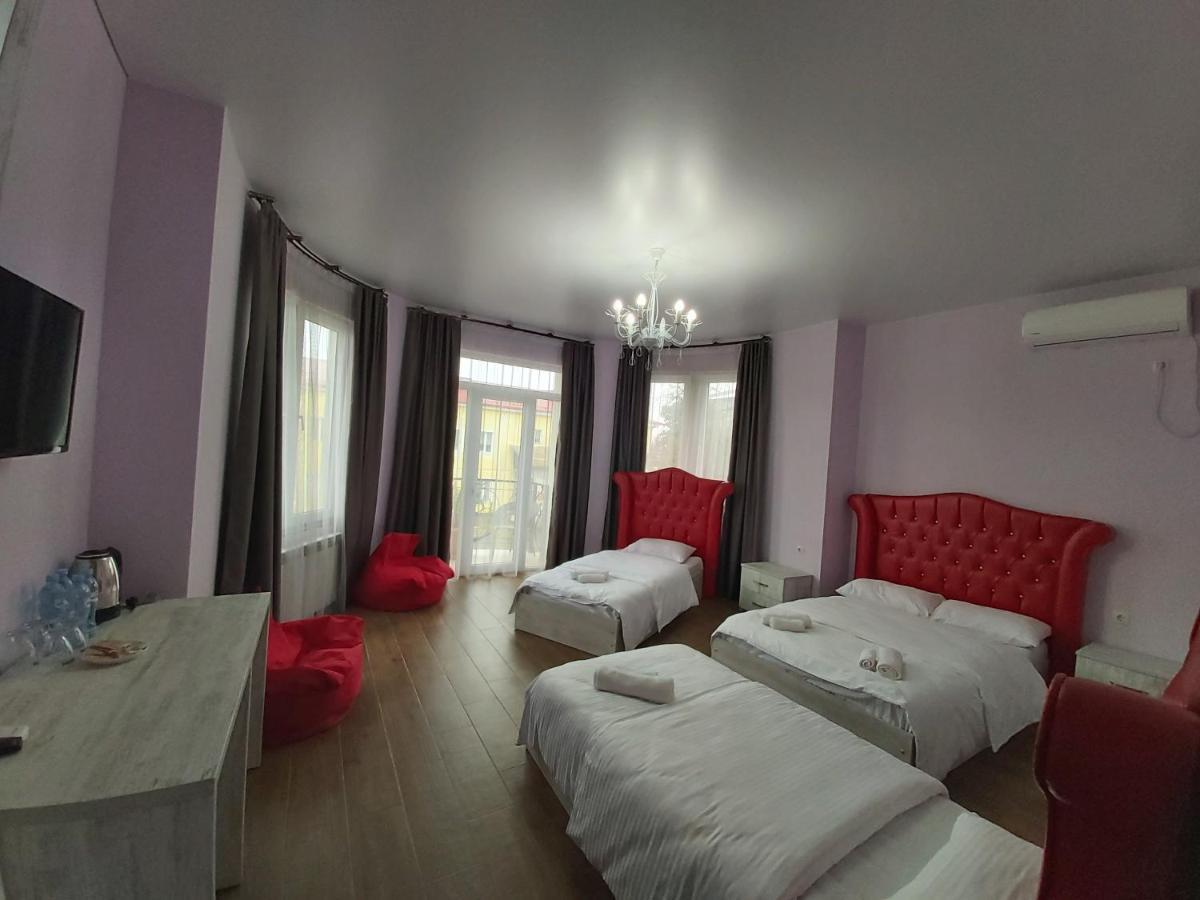 Hotel Maria Batoemi Buitenkant foto
