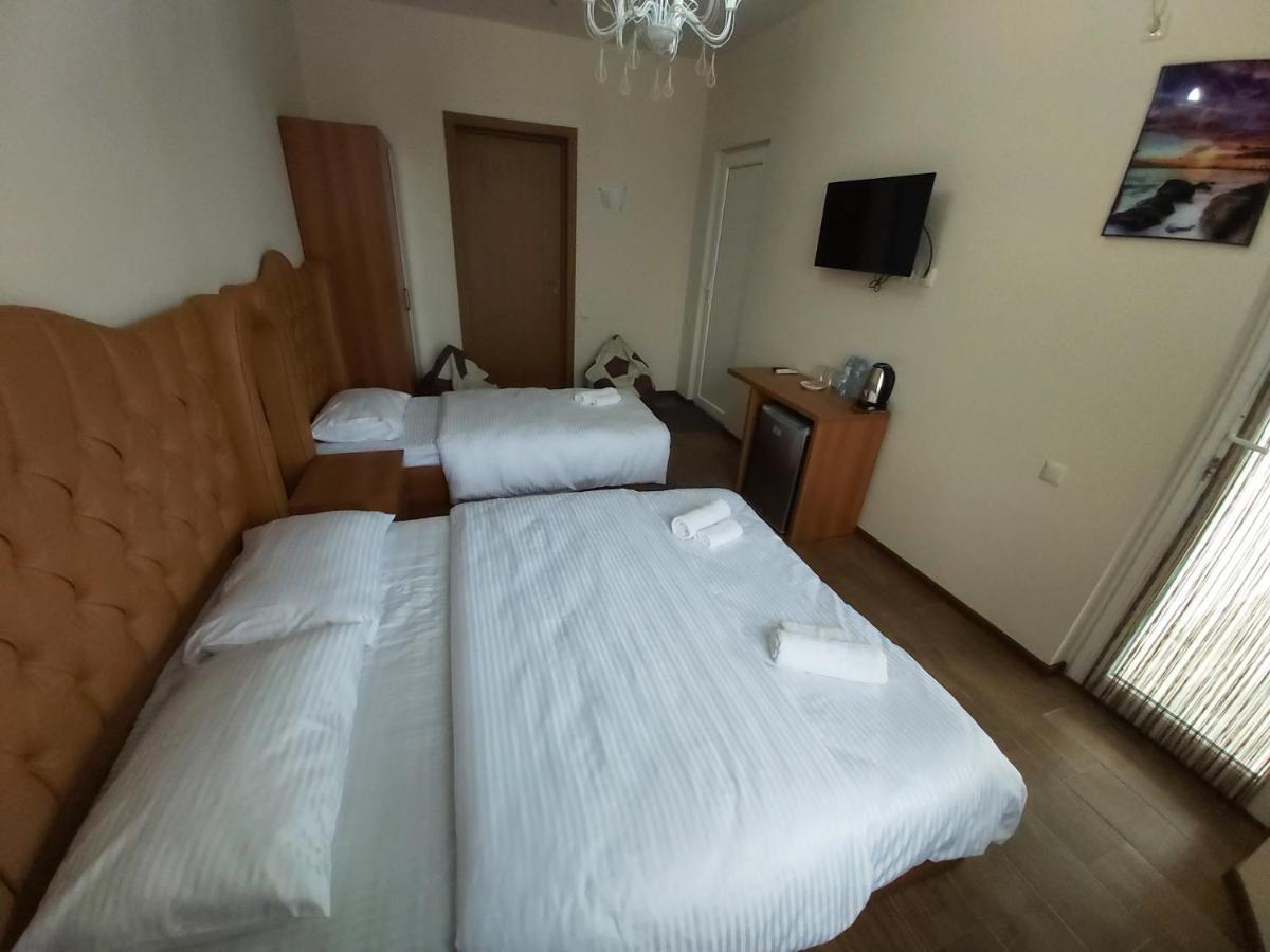 Hotel Maria Batoemi Buitenkant foto