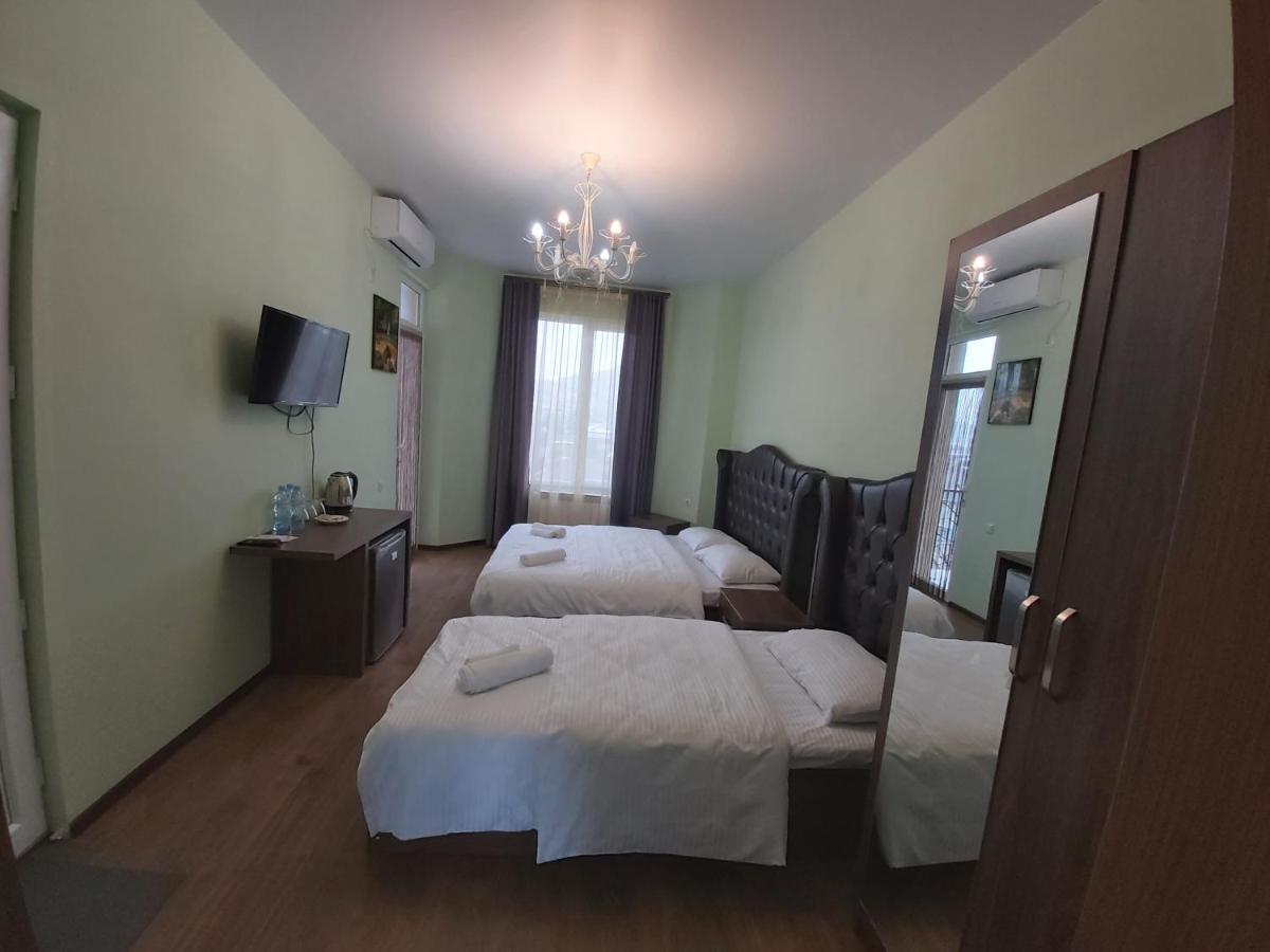 Hotel Maria Batoemi Buitenkant foto