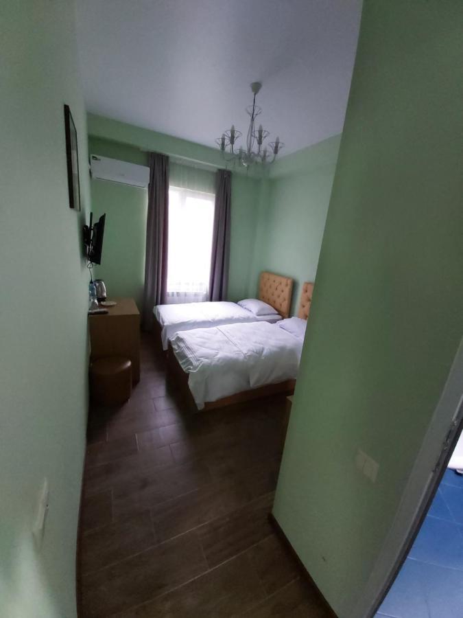 Hotel Maria Batoemi Buitenkant foto