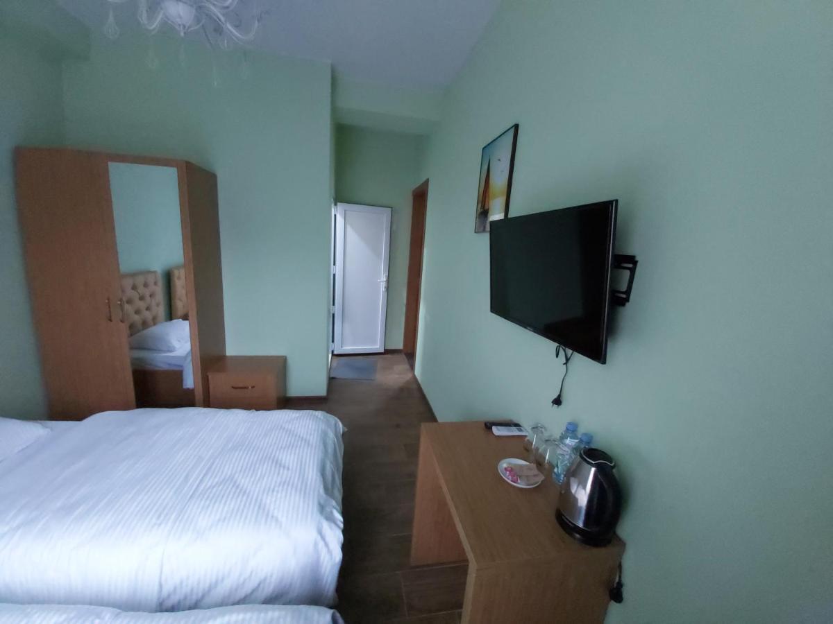 Hotel Maria Batoemi Buitenkant foto