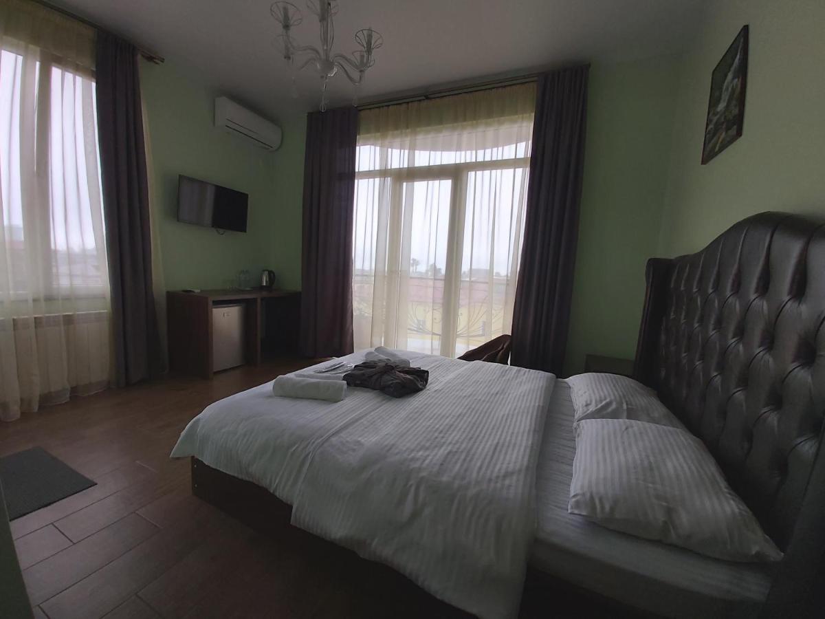 Hotel Maria Batoemi Buitenkant foto