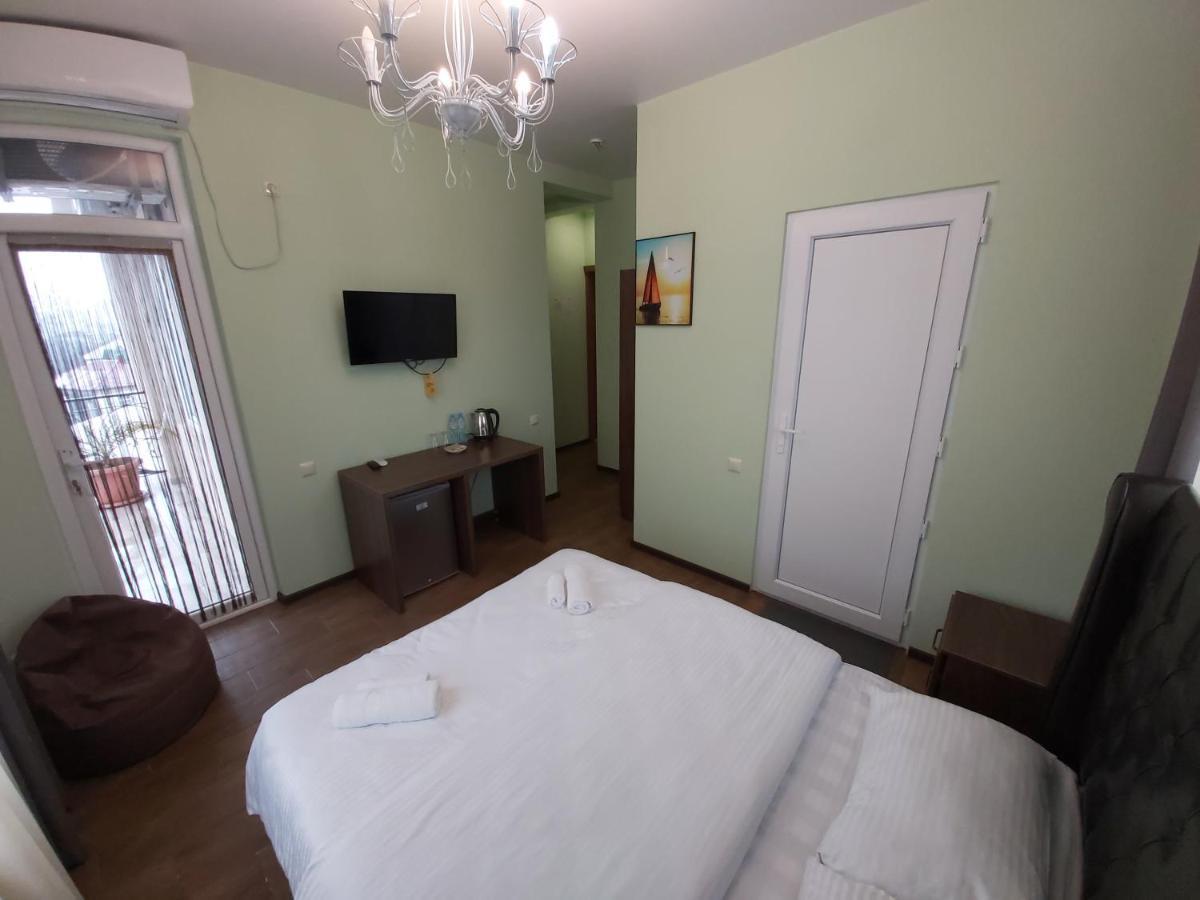 Hotel Maria Batoemi Buitenkant foto