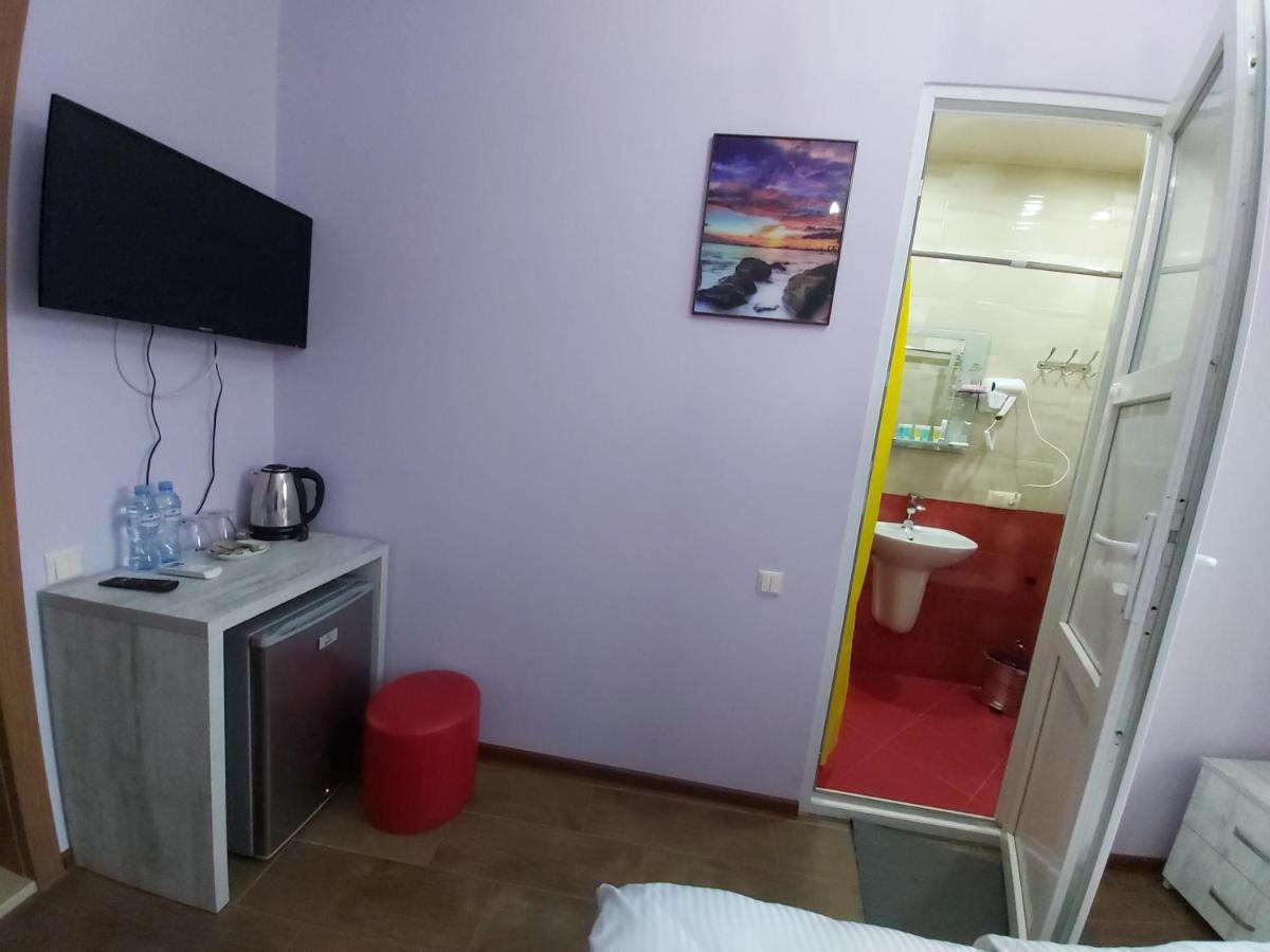 Hotel Maria Batoemi Buitenkant foto