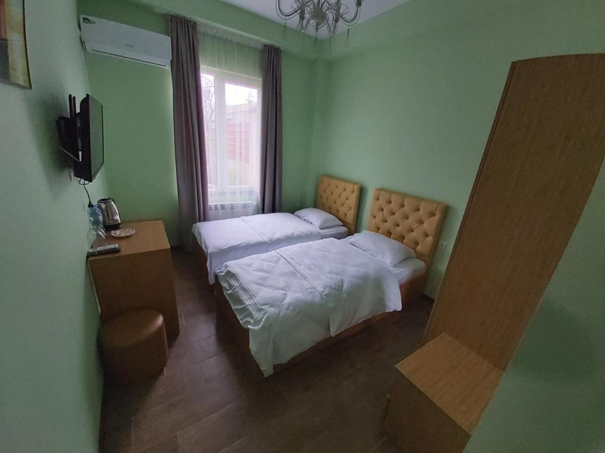 Hotel Maria Batoemi Buitenkant foto