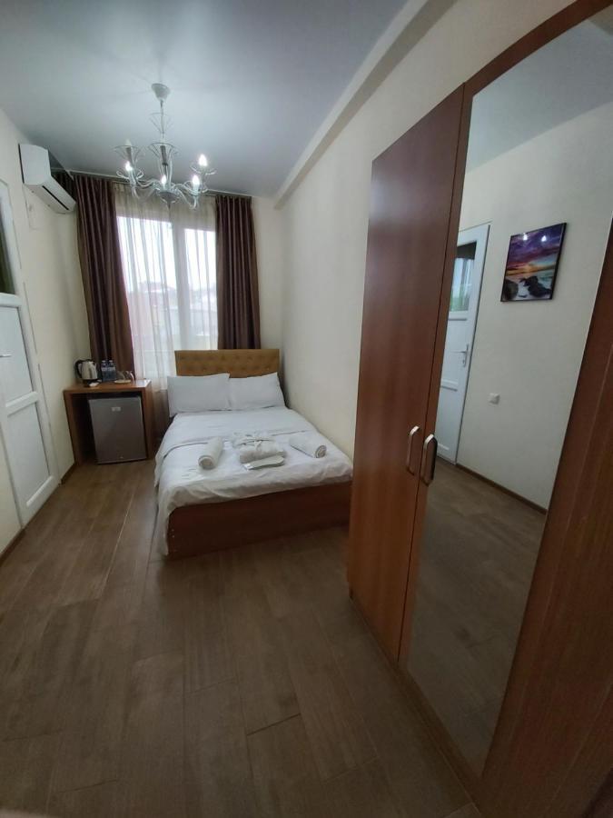 Hotel Maria Batoemi Buitenkant foto