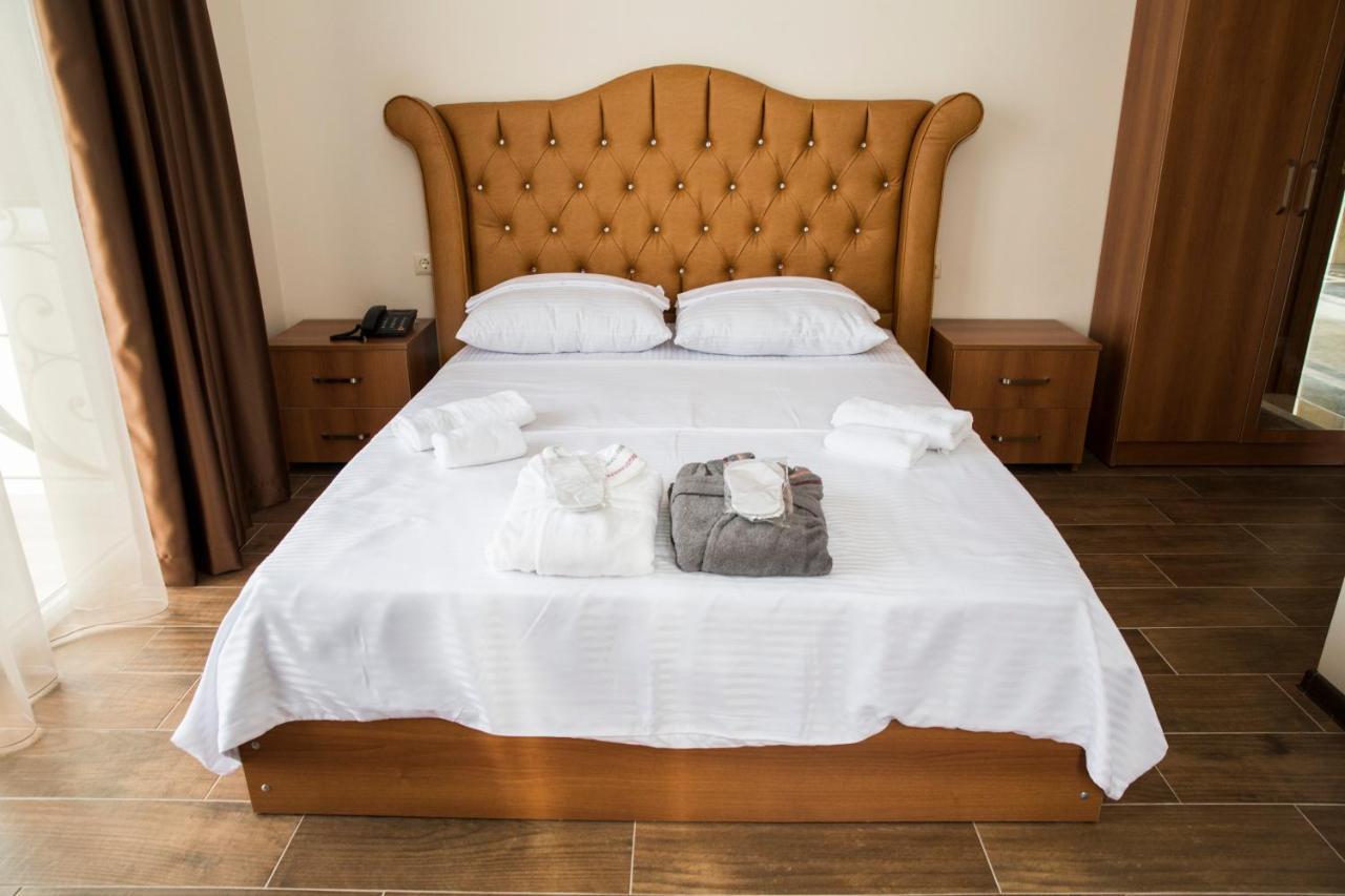 Hotel Maria Batoemi Buitenkant foto