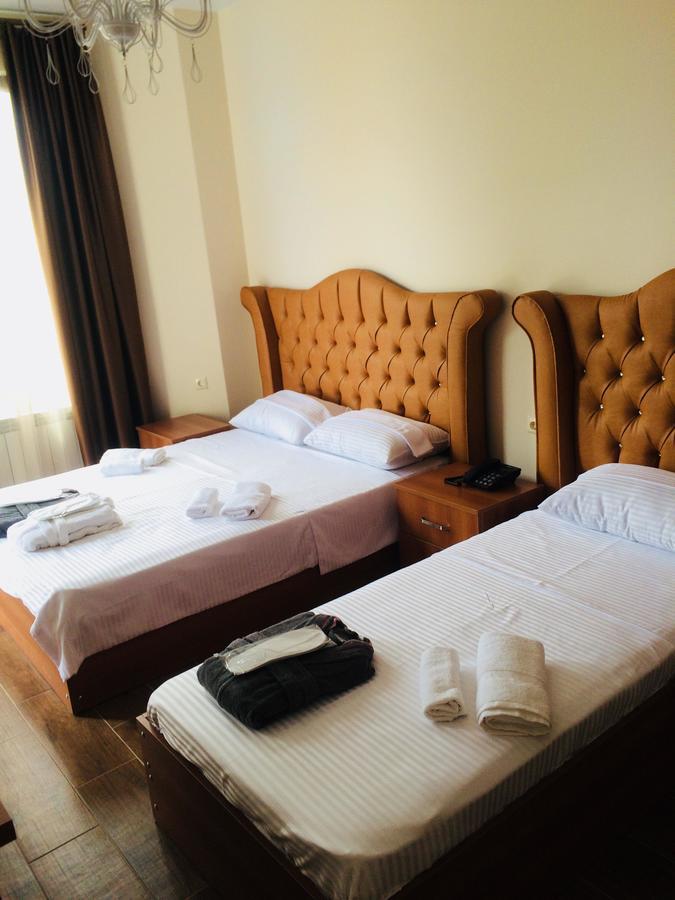 Hotel Maria Batoemi Buitenkant foto