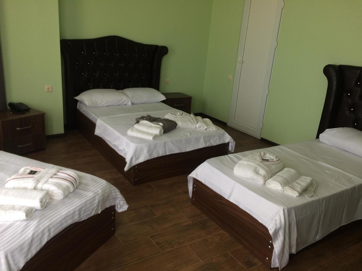 Hotel Maria Batoemi Buitenkant foto