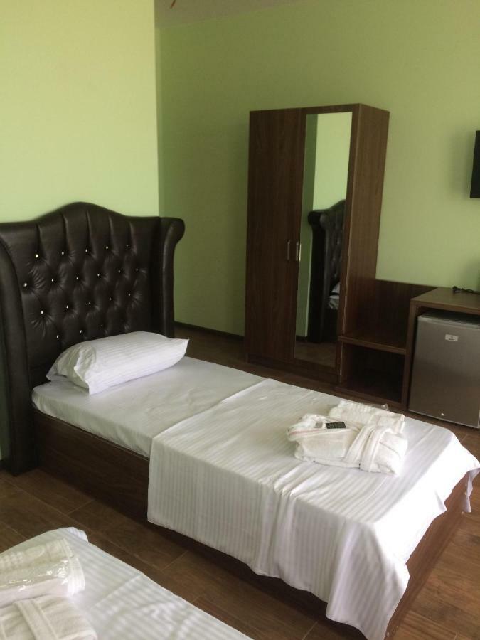 Hotel Maria Batoemi Buitenkant foto