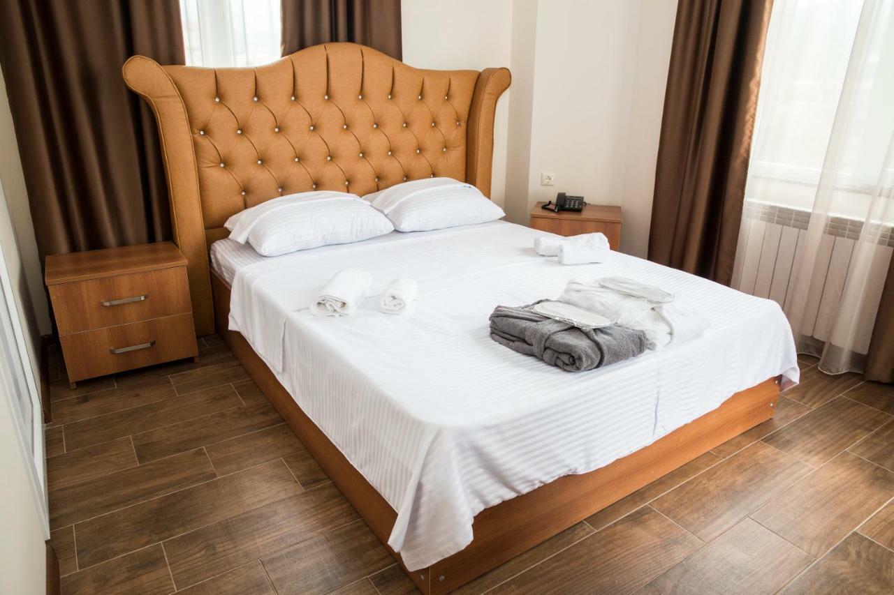 Hotel Maria Batoemi Buitenkant foto